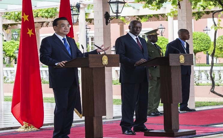 Le président angolais en Chine pour renflouer les caisses vides de son pays