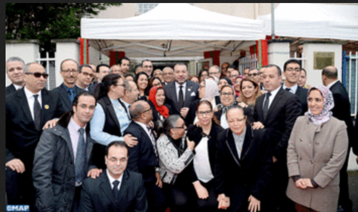 Le Roi Mohammed VI en visite au consulat général du Maroc à Orly
