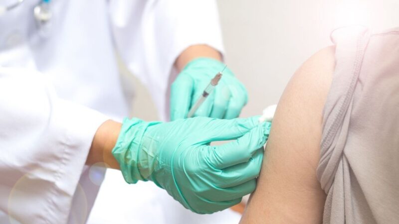 Un sondage fait état de 74% de personnes favorables au vaccin anti-Covid-19