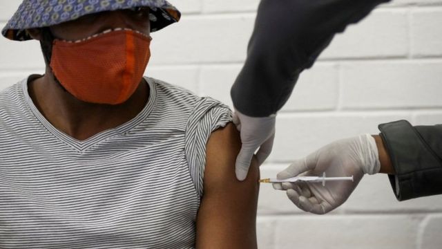 Covid : 270 millions de doses de vaccin pour l’Afrique