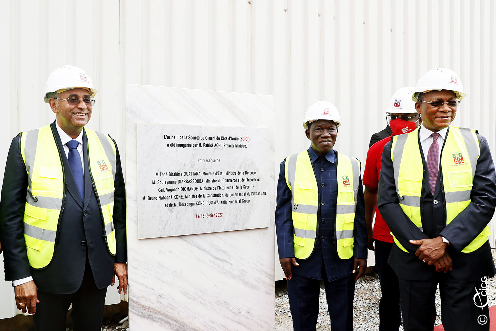 Le Premier ministre ivoirien, Patrick Achi inaugure une usine de ciment