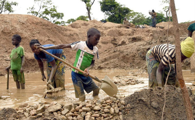 RD Congo: Le gouvernement veut lutter contre le travail des enfants dans les mines