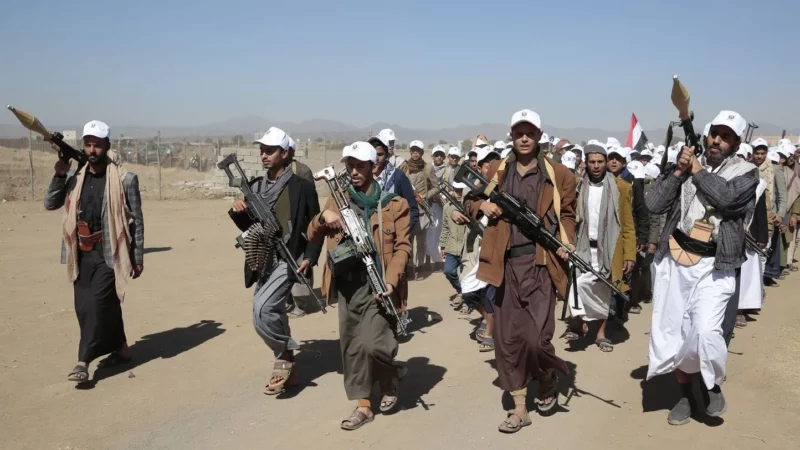Attentat contre un navire près du Yémen : les États-Unis ripostent contre les Houthis