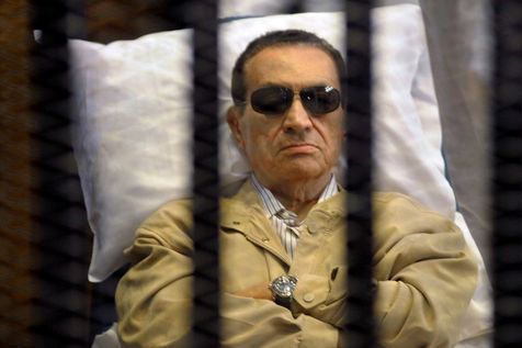 Egypte: Hosni Moubarak comparaîtra libre