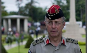 ex-chef-etat-major-armee-britannique-david-richards-4-juin-2013-lors-visite-a-rangoun-1371143-616x380